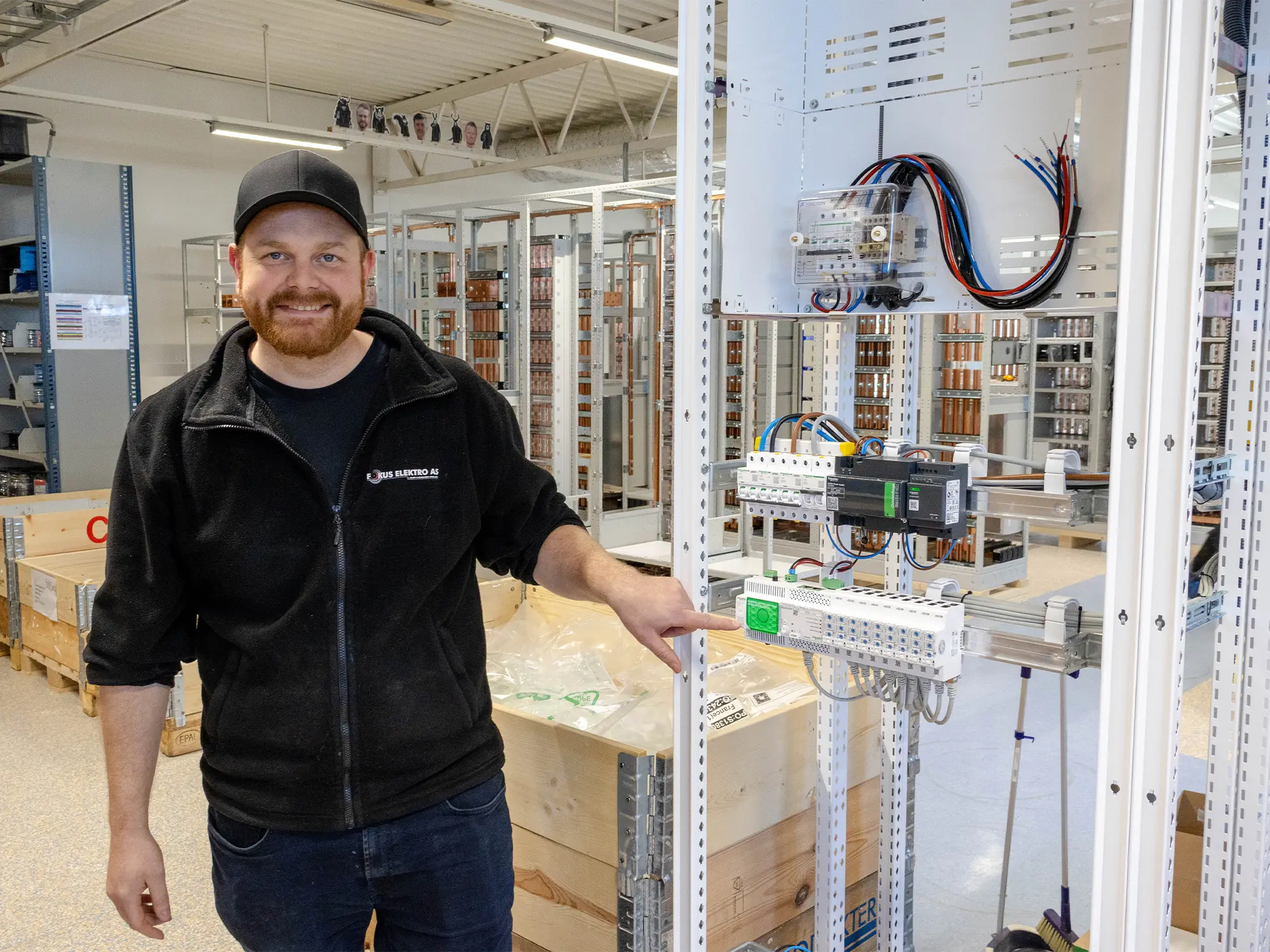 Erlend Hatleset i tavleverkstad Erlend Hatleset i tavleverkstad • Fokus Elektro